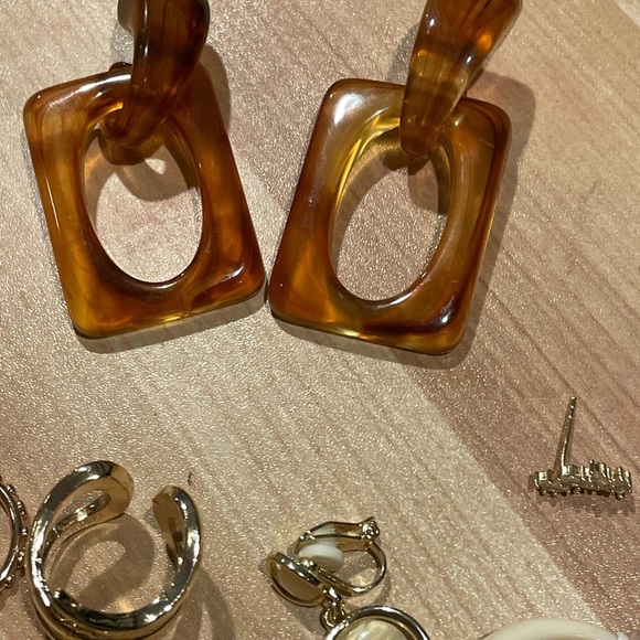 Elegant Gold and Silver Earring Set - Picture 4 of 13